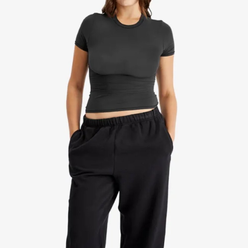 NWT, SKIMS Fits Everybody T-shirt, BLACK, Size 2x
